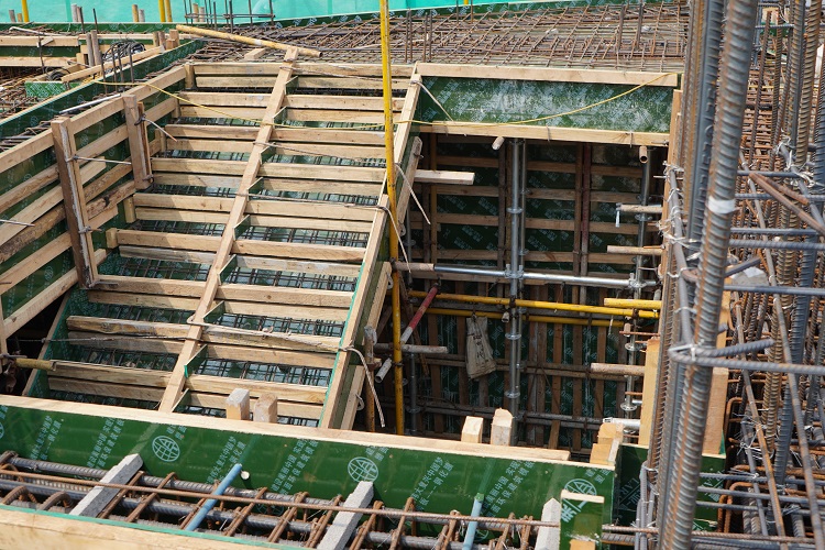 塑面/覆塑建筑模板：提升施工效率，優(yōu)化項(xiàng)目成本的有效路徑